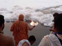 Yamuna Arati by HH Swamiji (20 March 2025)